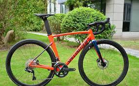 yep you read that right the allez sprint now comes with disc brakes and trust us we re just as excited as you are high spe bike details sprinting road bike