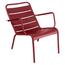 The luxembourg collection embodies the spirit of the renowned chairs from the jardin du luxembourg in paris and adds a modern flair. Niedriger Sessel Luxembourg Gartensessel Aus Metall