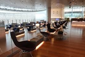 Review Qatar Airways Al Mourjan Business Class Lounge Doha