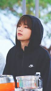 Taehyung scoffs, rolling his eyes, and jimin giggles softly next to him because nothing could be farther from the truth. Pin By Jelyntan On Apple Bts Taehyung Kim Taehyung Taehyung