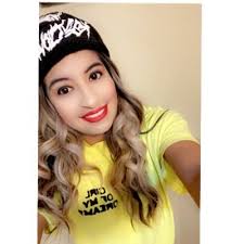 Monique Castillo (@Moniqueyduh)