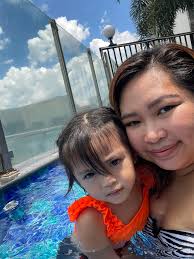 Hotels near KD with walking distance or shuttle options?