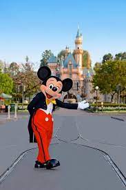 Mickey Mouse At Disneyland Paris With Thedreamtravelgroup Co Uk Disneyland Disneyland Disney Disneyland California