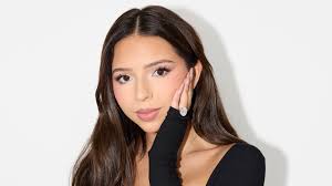 Ya puedes escuchar "Nadie Se Va Como Llegó” de Ángela Aguilar! La cantante  platica con Evelyn Sicairos en #LaOficial Radio sobre su nueva música y su  familia. Escúchala ya en Apple Música