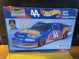 PLASTIC MODEL KITS RACE CARS