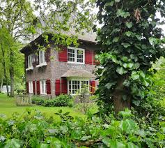 Roxane van iperen in gesprek met nanny blank over haar huis 't hooge nest in bussum, dat tijdens de tweede wereldoorlog. Onderduikers Elke Dag Wat Blog
