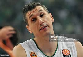 Darius Adams, #20 of Laboral Kutxa Vitoria Gasteiz competes with... News  Photo