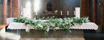Diy kirchschmuck fur die hochzeit emily shore. Blumenschmuck Kirliche Trauung Kerstin Adrian Floristin Hochzeiten