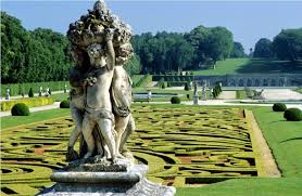 Le Jardin A La Francaise Chateau De Vaux Le Vicomte Jardin Francais Les Plus Beaux Jardins Jardins Formels