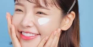 Vỗ hay thoa? Đâu là cách sử dụng sản phẩm dưỡng da tốt nhất cho bạn?