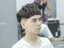 Kiểu tóc nam cạo 2 bên mái xéo phong cách nhất cho giới trẻ -