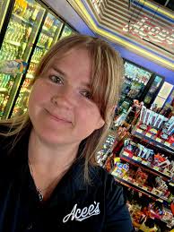 Today, we're celebrating 11 Amazing Years with Sami, our Operations Manager  and Acee's Rock Star and All-around MVP! 💙 If you ask her why she loves  her job, Sami says... “It's gotta