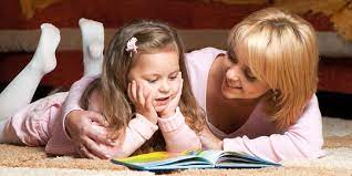 Ajar anak terlibat dalam buku bacaan. Cara Mengajari Anak Membaca Dengan Cepat Dan Menyenangkan Merdeka Com