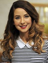 3 variants of main hair( to change them open styler hud) 3 attachable bangs( can be resized and read notecard which is included about hair if you have some problems and if you will or need more. Zoella Aka Zoe Sugg Says She Still Sees A Therapist Every Week For Anxiety Daily Mail Online