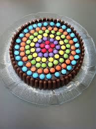 Gateau Au Chocolat Fingers Et Smarties Les Delices De Cintit Gateau Chocolat Gateau Smarties Gateau Fingers