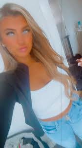 Amy Gish's Instagram, Twitter & Facebook