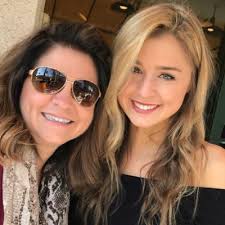 Reagan Howard (@reaganhoward)