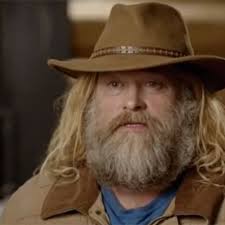 Wild, retour à la vie sauvage : Brett Hines, l'ancien militaire qui évince  la famille Brown (RMC Découverte)