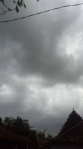 Awan Hitam Di Kota Kudus Indahnya Awan Fotografi Pemandangan Awan Fotografi