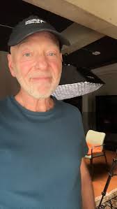 If your “friend” doesn't make you want to level up, they're not really a  friend, they're a liability. Most people don't know the difference between  a friend and a distraction. Let me