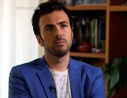 Zer eduki behar du kazetari