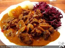 Hirschgulasch Mit Rotwein Und Speck Rezept Mit Bild Chefkoch De Fleisch Gerichte Gulasch Rezepte