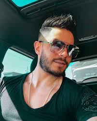 My name is Daniel and I live in Canada.🇨🇦