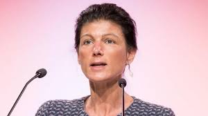 Amtlich zunächst sarah2 wagenknecht) ist eine deutsche politikerin (pds, die linke), volkswirtin und publizistin. Sahra Wagenknecht Was Wir Einfordern Mussen Ist Echte Gleichbehandlung Telepolis