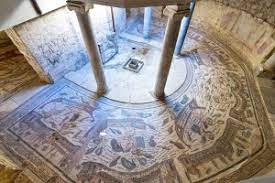 I mosaici raffigurano diverse scene della vita di quel periodo, come scene di caccia, battaglie, figure mitologiche. Villa Romana Del Casale Bei Piazza Armerina Zainoo Blog