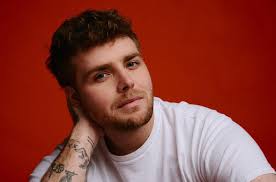 Alex Warren's 'Ordinary' Holds at No. 1