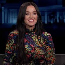 Katy perry gave fans a peek behind the glamour when she ripped off her black wig to reveal her real hair underneath. Katy Perry Talks About Motherhood On Jimmy Kimmel Video Popsugar Family