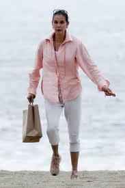 Teri hatcher is the mother of good looks! Teri Hatcher Out On The Beach In Malibu 03 07 2020 Hawtcelebs