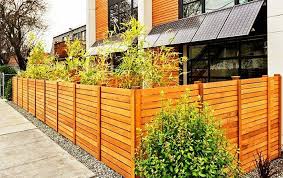 Kesan elegan bisa ditampilkan dengan komposisi repetisi atau pengulangan balok. 36 Model Desain Pagar Kayu Minimalis Modern Ideas Fence Design Gate Design Wood Fence Design