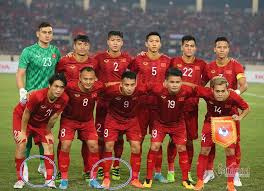 Hiện anh đang chơi cho câu lạc bộ câu lạc bộ bóng đá hà nội ở vị trí hậu vệ. Duy Máº¡nh VÄƒn Lam Äƒn Gian Chiá»u Cao Khi Chá»¥p áº£nh TrÆ°á»›c Tráº­n Uae Vietnamnet