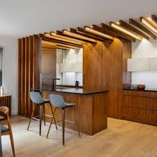 Støttebjelken synlig senker taket for en koselig følelse. 75 Beautiful Wood Ceiling Kitchen Pictures Ideas March 2021 Houzz