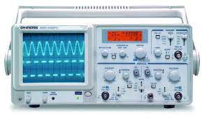Ein oszilloskop ist ein elektronisches messgerät, das in seiner bevorzugten anwendung für eine oder mehrere elektrische spannungen deren zeitlichen verlauf auf einem bildschirm sichtbar macht. Pengenalan Osiloskop Alat Ukur