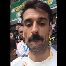 Quantos de vocês podem dizer que já apareceram na televisão tailandesa! Hã?