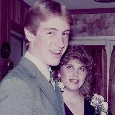 Can somebody restore this 41-year-old wedding photo?