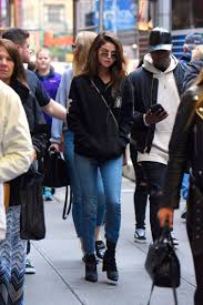 Selena gomez and the weeknd were spotted at the sunset tower hotel back in july 2017. Selena Gomez Gives The Weeknd A New York City Street Style Shoutout Selena Gomez Outfits Casual Selena Gomez Street Style Selena Gomez Outfits
