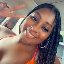 What colors do Michelle Obama students wear?