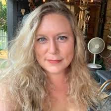 Dana Kenny's Instagram, Twitter & Facebook