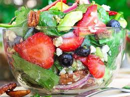La Meilleure Recette De Salade D Epinards Aux Fraises Spinach Salad Recipes Spinach Strawberry Salad Spinach Salad