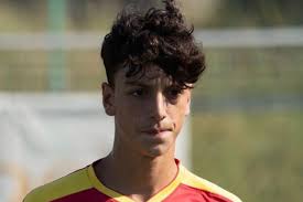 Segna 58 gol, gioca da fuoriclasse e punta la Serie A: il baby prodigio che  si è preso l'Italia