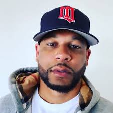 Alex Couch's Instagram, Twitter & Facebook