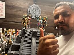 My hommage to the legendary @galaxxor 's #luchasharks Rudo Rey Mar!  Completely painted, sculpted and cast by yours truly! 💪