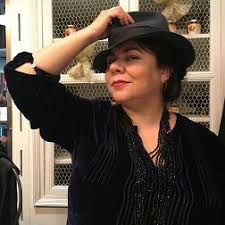 Michela murgia (cabras, 3 giugno 1972) è una scrittrice, blogger, drammaturga critica letteraria e opinionista televisiva italiana, autrice dell'opera accabadora e vincitrice dei premi campiello, dessì e supermondello. L Isola Deserta Rai Radio 3 Raiplay Radio