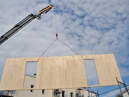 Prefabrik evin zeminini hazırlamak için u profil montajı yapılır. Prefabrik Ev Nedir Nasil Yapilir