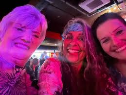 HI friends 🥰 My combo song 💞 నిన్నిలా చేరే దాకా ఎన్నడు నిదురే రాకా కమ్మని  కలలో ఐనా నినుచూడలేదే నువ్విలా కనిపించాక జన్మలో ఎపపుడు ఇంకా రెప్ప పాటైనా ...