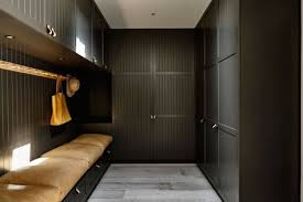 Lambris Bois Large En Gris Anthracite Dans Une Maison D Architecte En Australie Avec Images Maison Darchitecte Maison Maison D Architecture