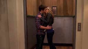 1 biography 1.1 background 1.2 #thekillertunajump 2 personality 3 relationships 3.1 cat valentine 3.2 jade west 3.3 sam puckett 3.4 freddie benson 3.5 dice corleone 4 appearances 5 quotes 6 trivia 7 references robbie is a student of hollywood arts high school, a. Icarly Sam And Freddie Kiss Nickelodeon